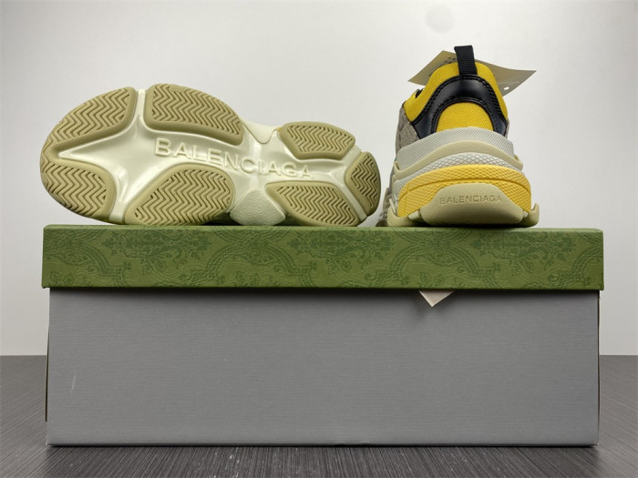 gu x balen the hacker project triple s beige green yellow 681067 umo20 9766