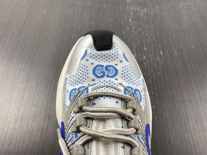gu run sneaker