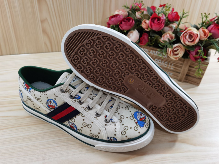 gu low top sneaker