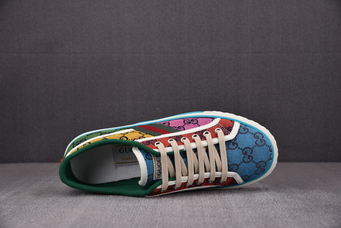 gu low top sneaker