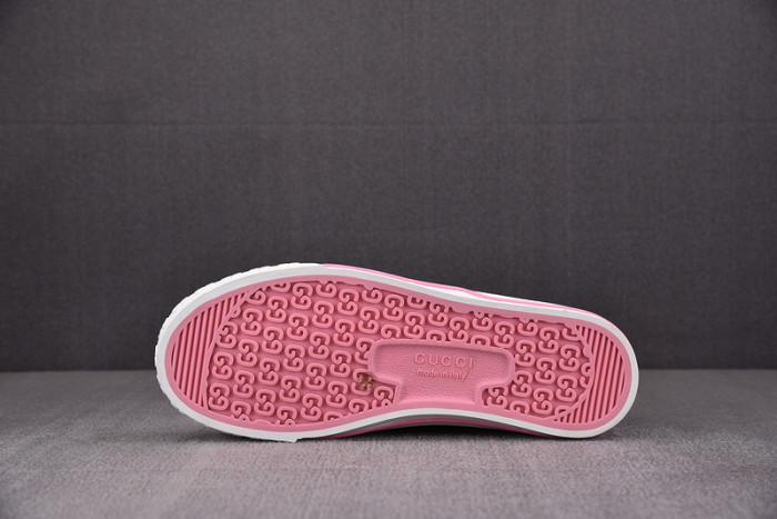 gu low top sneaker