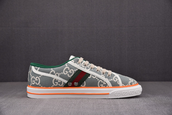 gu low top sneaker