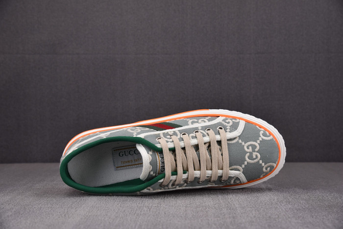 gu low top sneaker