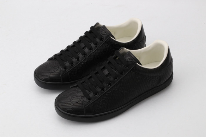 gu low top sneaker
