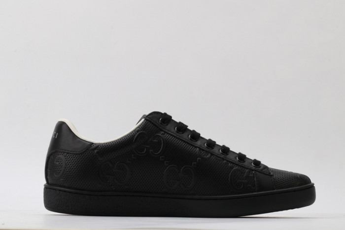 gu low top sneaker