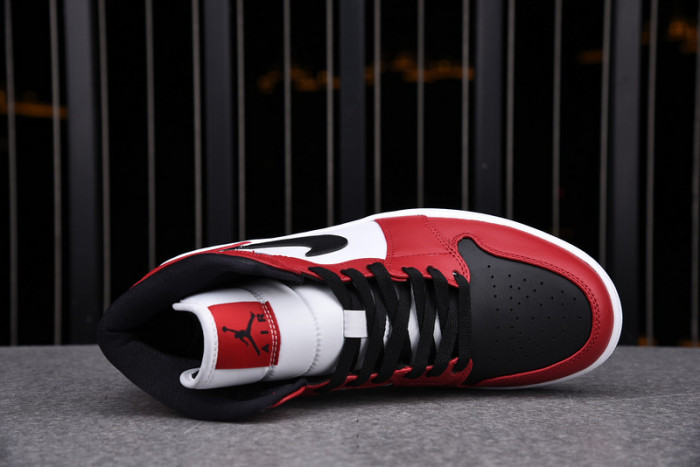 air jordan 1 mid chicago toe 554724-069