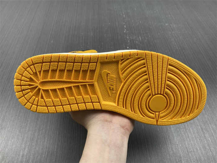 air jordan 1 high og “yellow toe” 555088-711