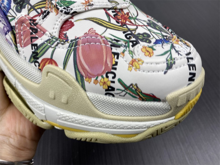 gu x balen the hacker project triple s flora print (w) 677195 ul110 8461