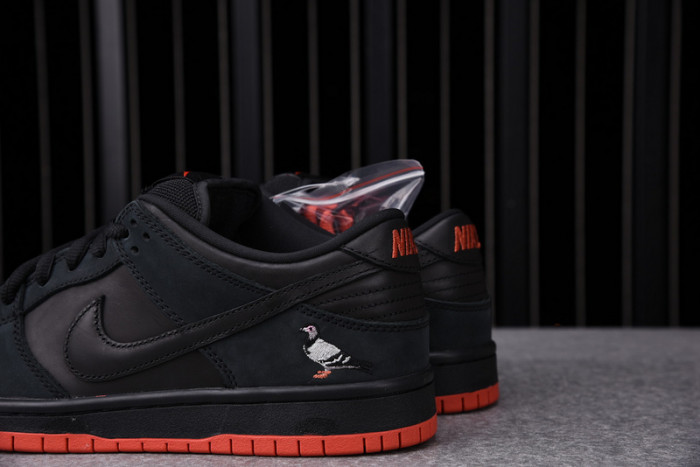 nike sb dunk low black pigeon 883232-008