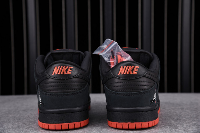 nike sb dunk low black pigeon 883232-008