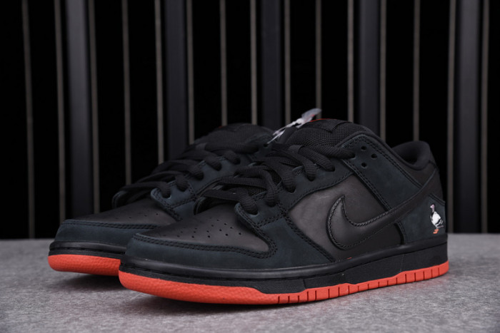 nike sb dunk low black pigeon 883232-008