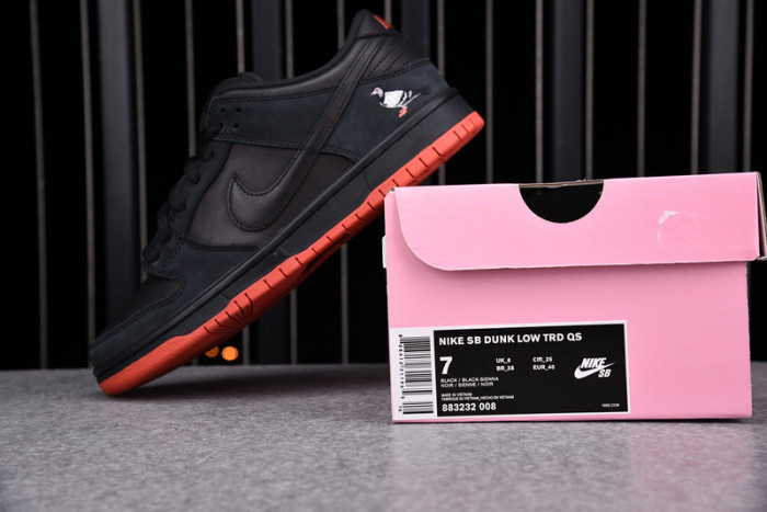nike sb dunk low black pigeon 883232-008