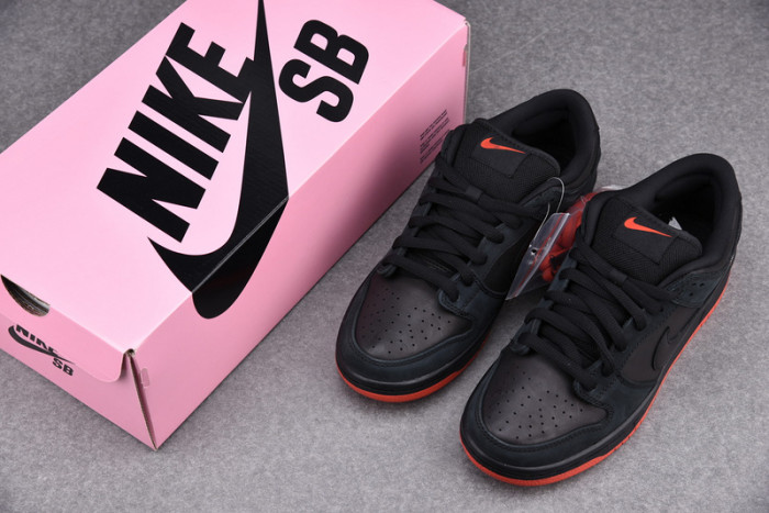 nike sb dunk low black pigeon 883232-008
