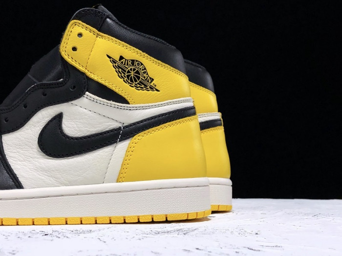 air jordan 1 yellow toe black white ar1020-700