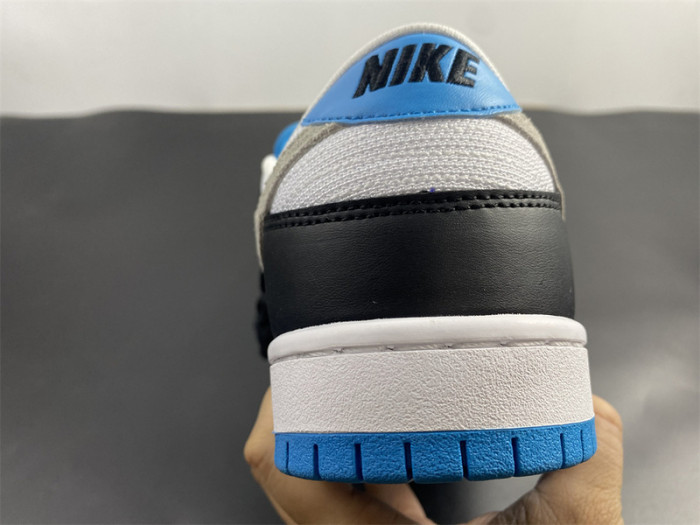 nike sb dunk low “laser blue” bq6817-101