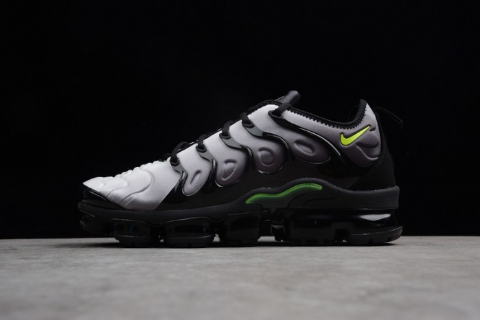 nike air vapormax plus black volt 924453-009