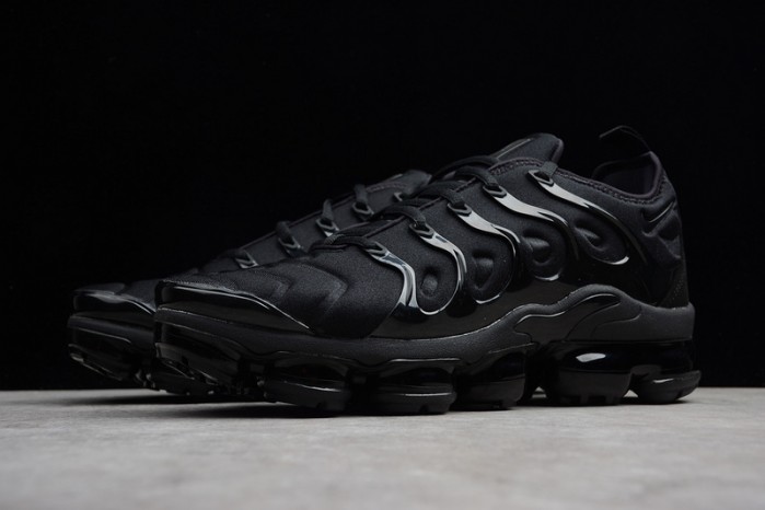 nike air vapormax plus triple black | 924453-004