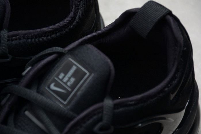 nike air vapormax plus triple black | 924453-004