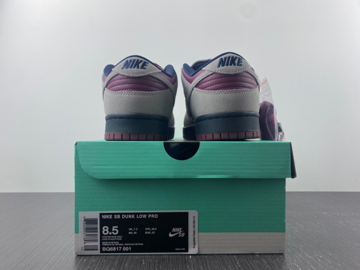 nike sb dunk low atmosphere grey true berry bq6817-001