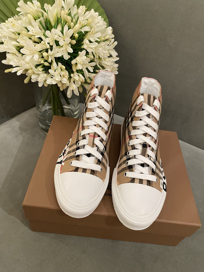 bur*berry sneakers