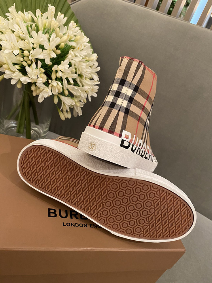 bur*berry sneakers