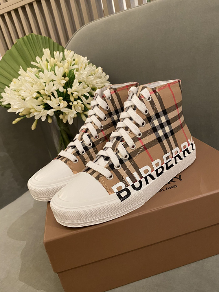 bur*berry sneakers