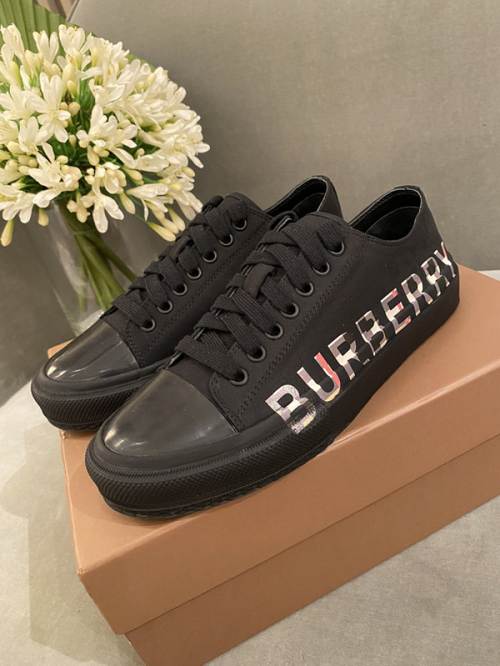 bur*berry sneakers