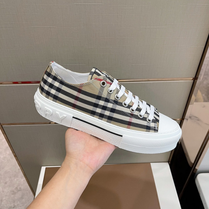 bur*berry sneakers
