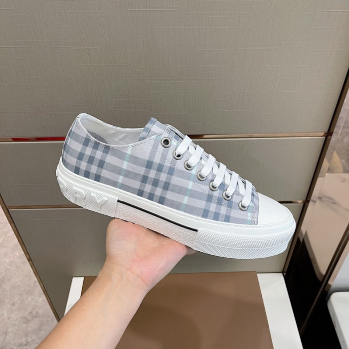 bur*berry sneakers