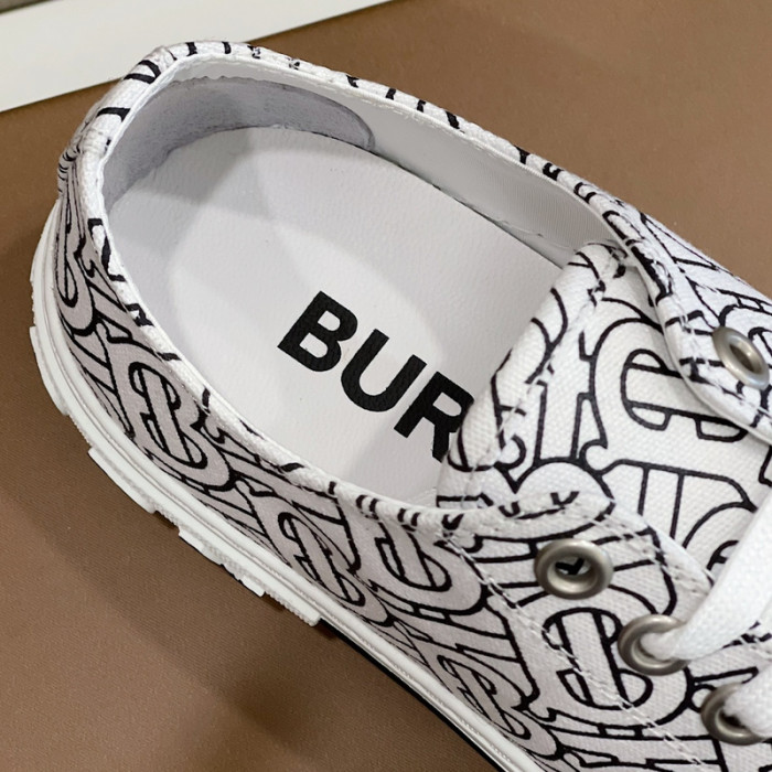 bur*berry sneakers