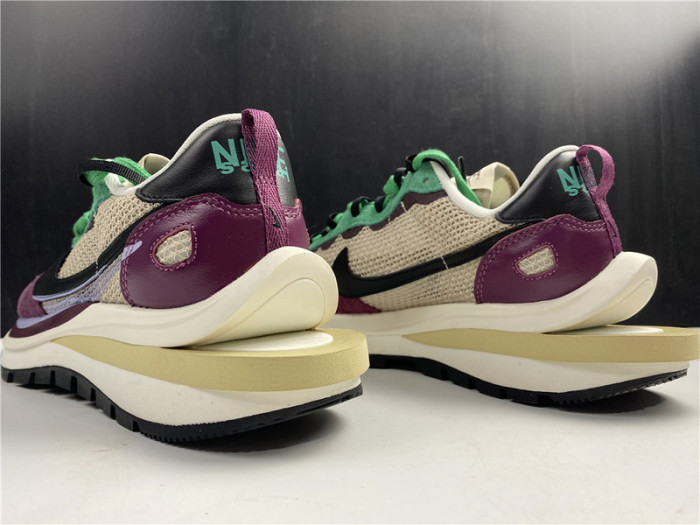 sacai x nike regasus vaporrly sp beige purplish red grass green bv0073-102