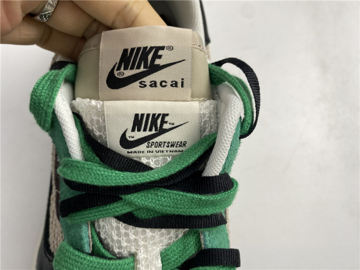 sacai x nike regasus vaporrly sp beige purplish red grass green bv0073-102