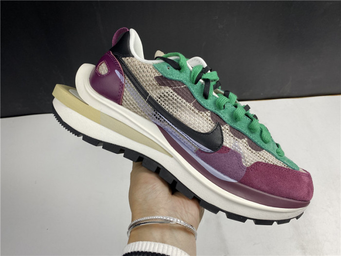 sacai x nike regasus vaporrly sp beige purplish red grass green bv0073-102
