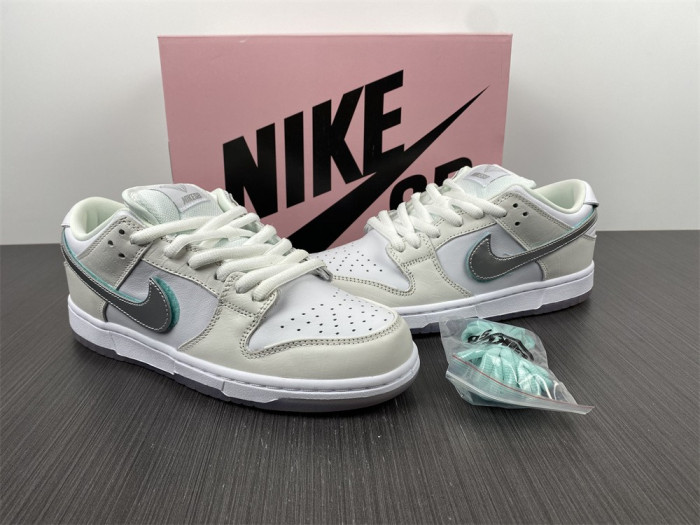 nike sb dunk low Di*m*nd s*pply co white Di*m*nd bv1310-100