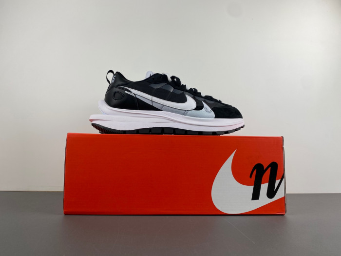 nike sacai x vaporwaffle “tour yellow ” dd1875-003