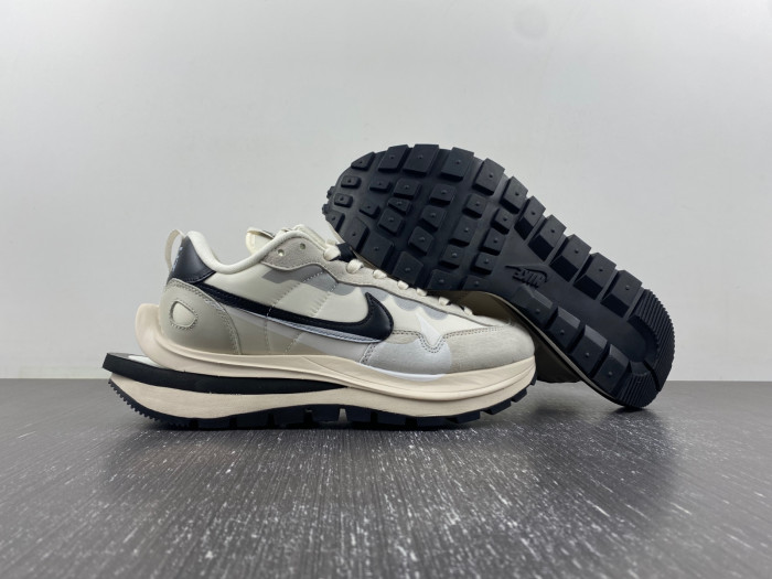 nike sacai x vaporwaffle grey white dd1875-101