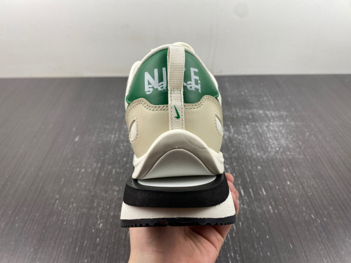 nike sacai x vaporwaffle green white dd1875-102