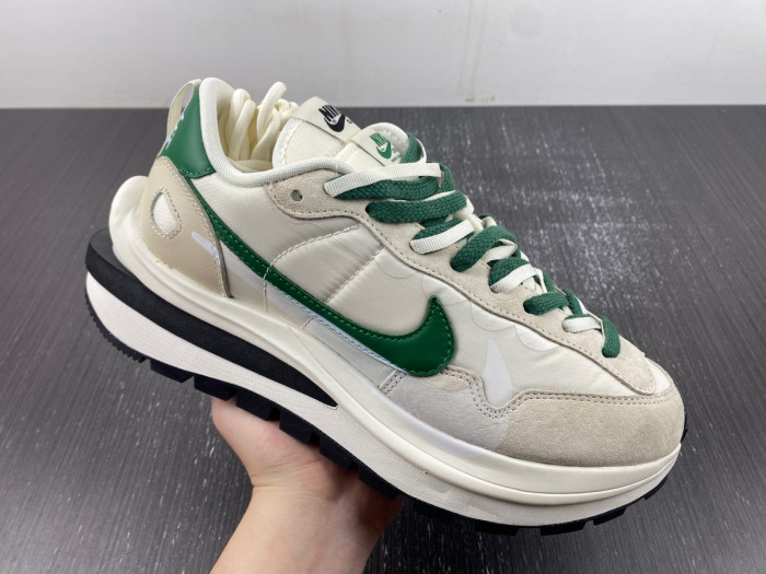 nike sacai x vaporwaffle green white dd1875-102