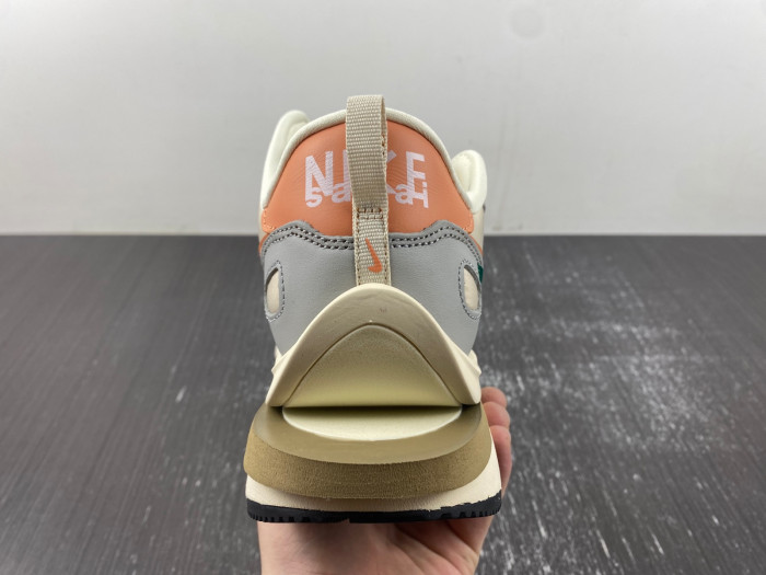 nike sacai x vaporwaffle “tour yellow ” dd1875-107