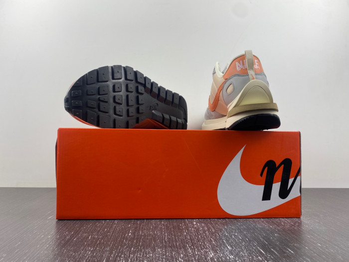 nike sacai x vaporwaffle “tour yellow ” dd1875-107