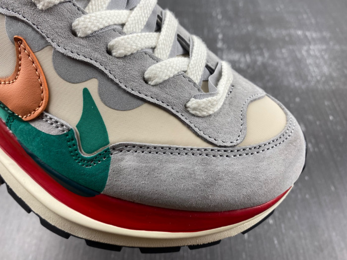 nike sacai x vaporwaffle “tour yellow ” dd1875-107