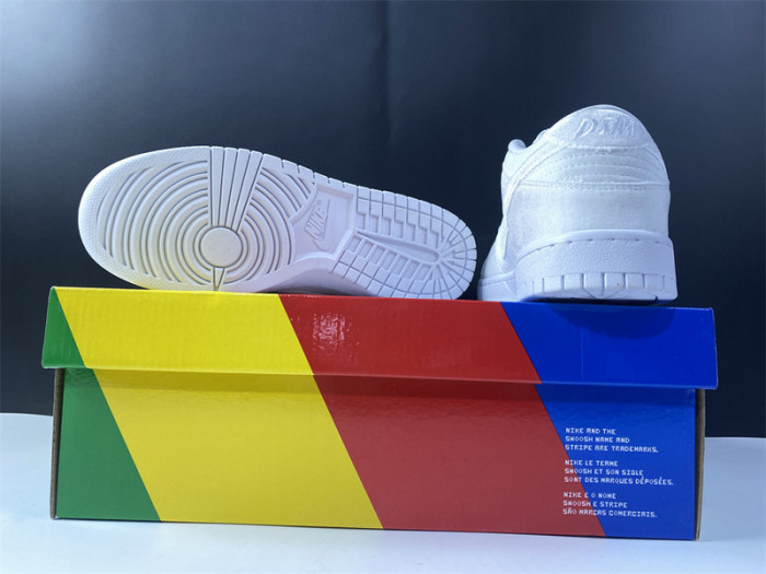 dover street market (dsm) x nike dunk low dh2686-100