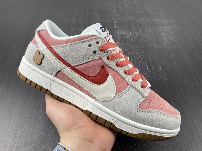 nike dunk low se grey pink do9457-110