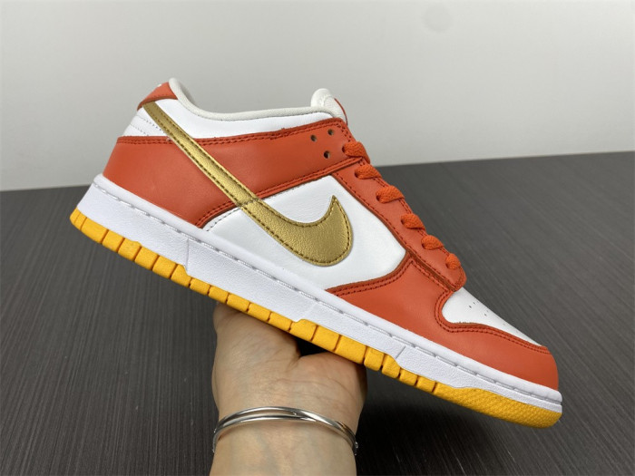 nike dunk low university gold (w) dq4690-800