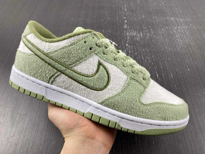 nike dunk low se fleece pack honeydew dq7579-300