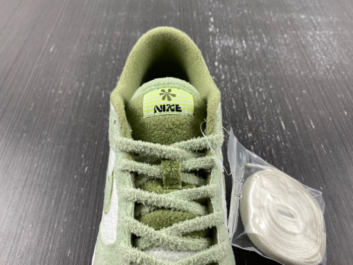 nike dunk low se fleece pack honeydew dq7579-300