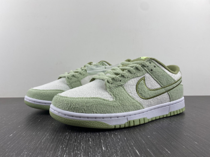 nike dunk low se fleece pack honeydew dq7579-300