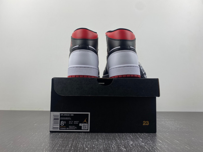 air jordan 1 mid gym red black toe dq8426-106