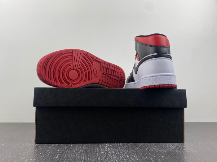 air jordan 1 mid gym red black toe dq8426-106