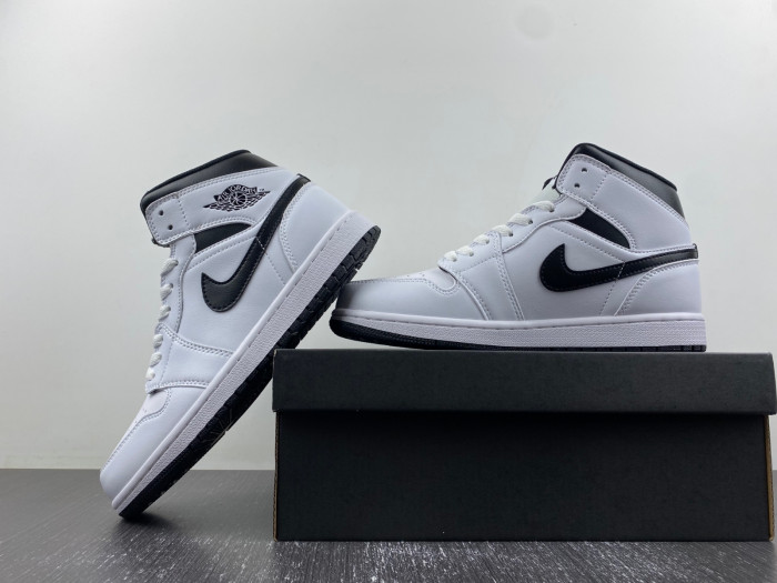 air jordan 1 mid reverse panda dq8426-132